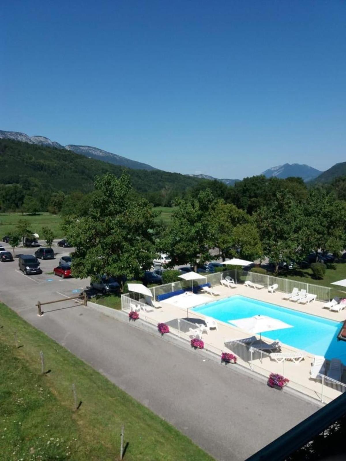 The Green Fee Close To The Golf Course And 5 Minutes From The Lake Giez Dış mekan fotoğraf